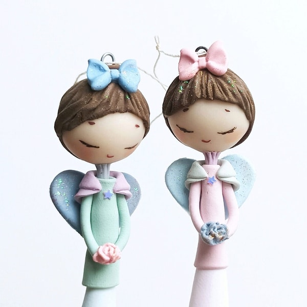 Angel Sisters / Handgemaakt Fairytale Clay Art Beeldje / Set van 2 Engelen met hanger / Cute Fairy Gift Ornament / Kerstboomdecoratie