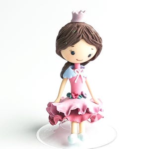 Handgemachter Cake Topper Prinzessin: Handbemalte Künstlerpuppe aus Ton