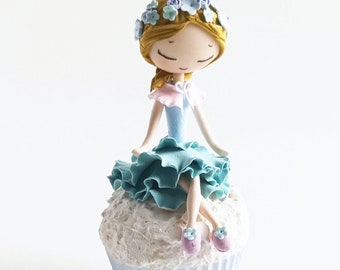 Figurina ragazza / Regalo carino fatto a mano in porcellana fredda / Bambola d'arte cupcake / Bambola topper torta incantata