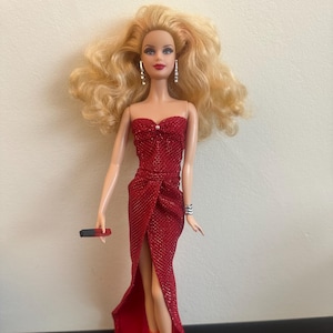 Barbie Neujahrspuppe - Custom Handmade Red Sparkle Dress, OOAK