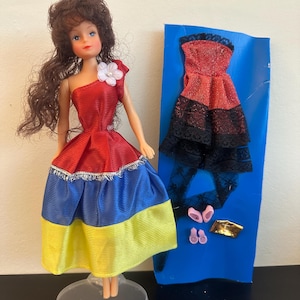 Vintage Fashion Doll, Extra Outfit & Accessories – Rare Collectible