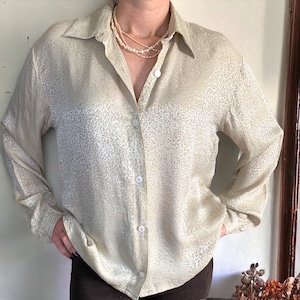 Vintage 100% Silk Blouse – Tailored Fit, Cream Button-Up, Long Sleeves