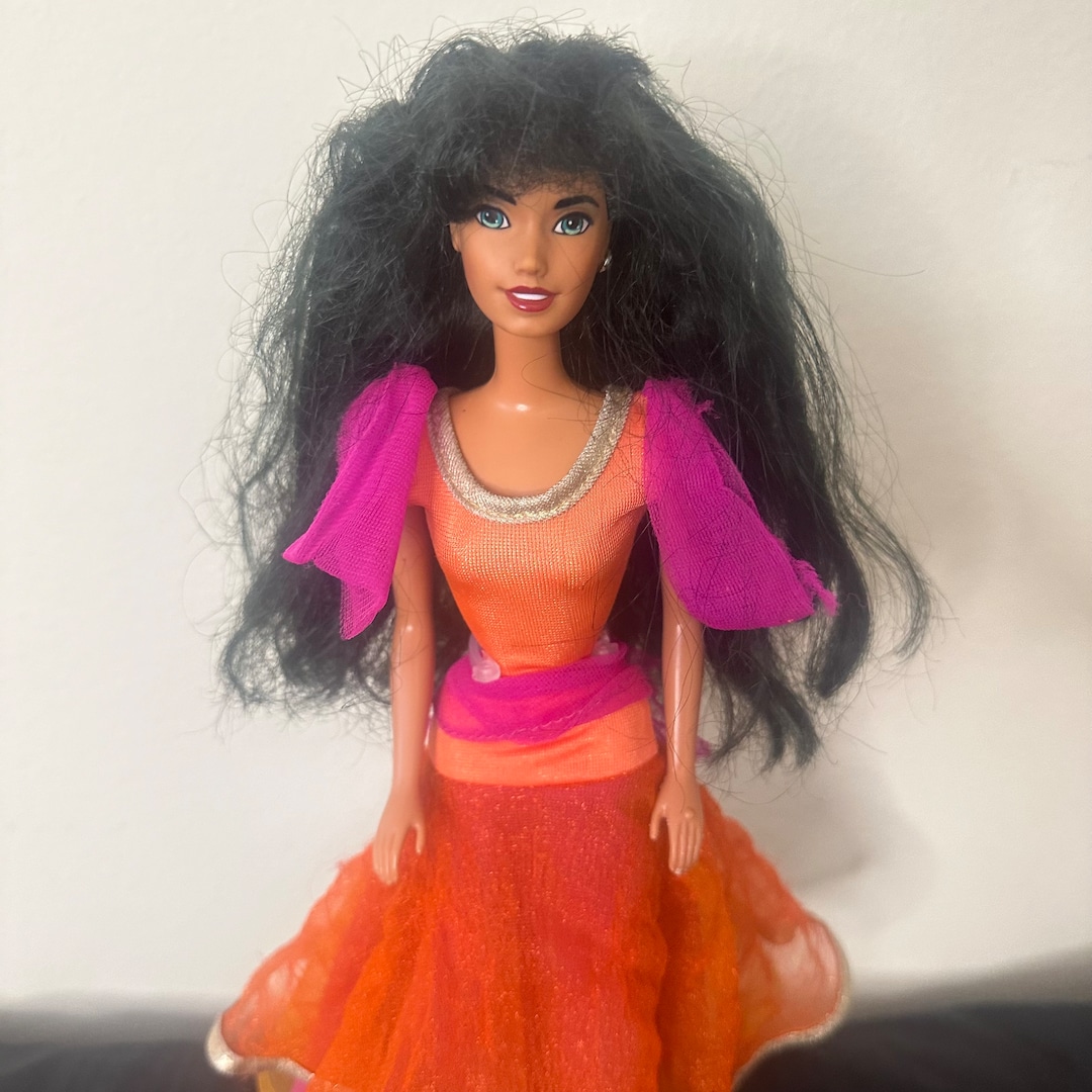 Disney's Esmeralda Barbie Doll 1995 Dancing Costume Collectible  New Zealand
