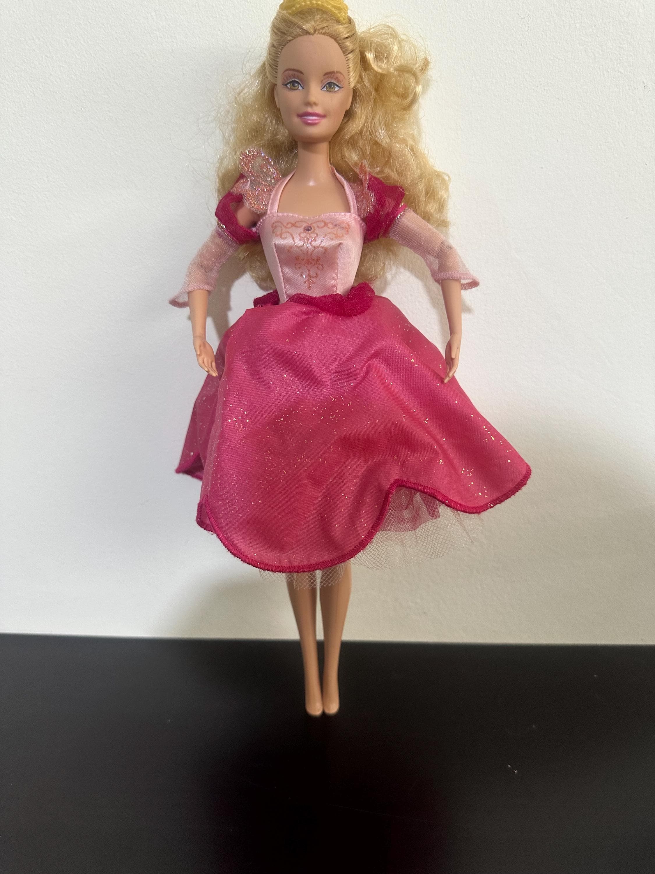 Barbie and the 12 Dancing Princesses Genevieve Doll – Interactive
