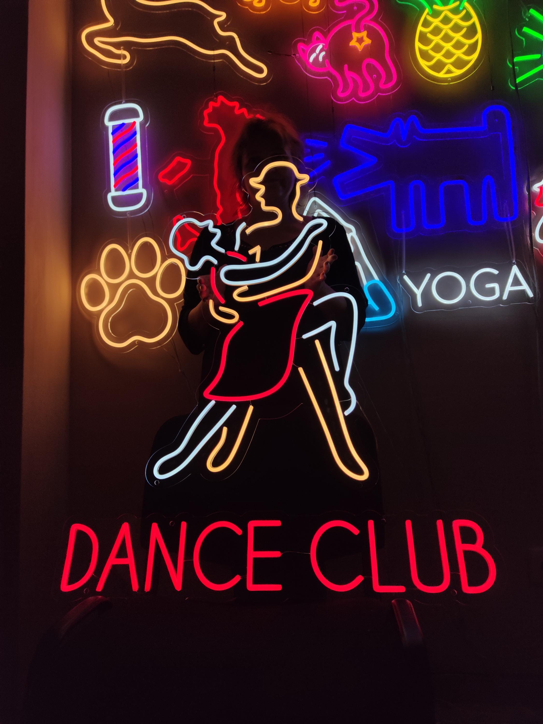 ダンサーのネオンサイン、ダンスクラブのネオンライト、社交