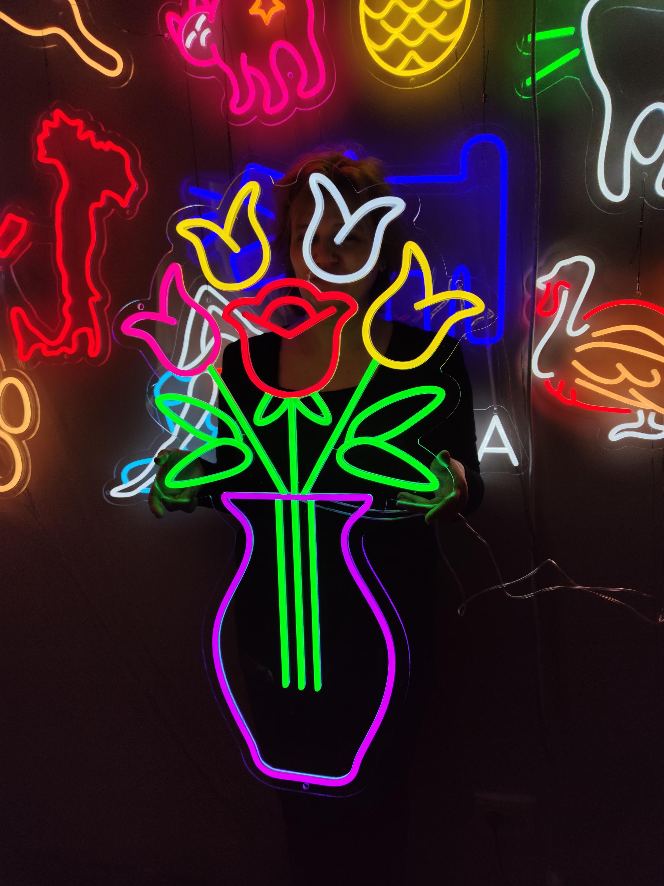 Floral Shop Neon Sign. Plant Led Decor. Flowers in a Vase Neon Light. Tulips, Roses Led Light. Fresh Flowers Wall Decor
