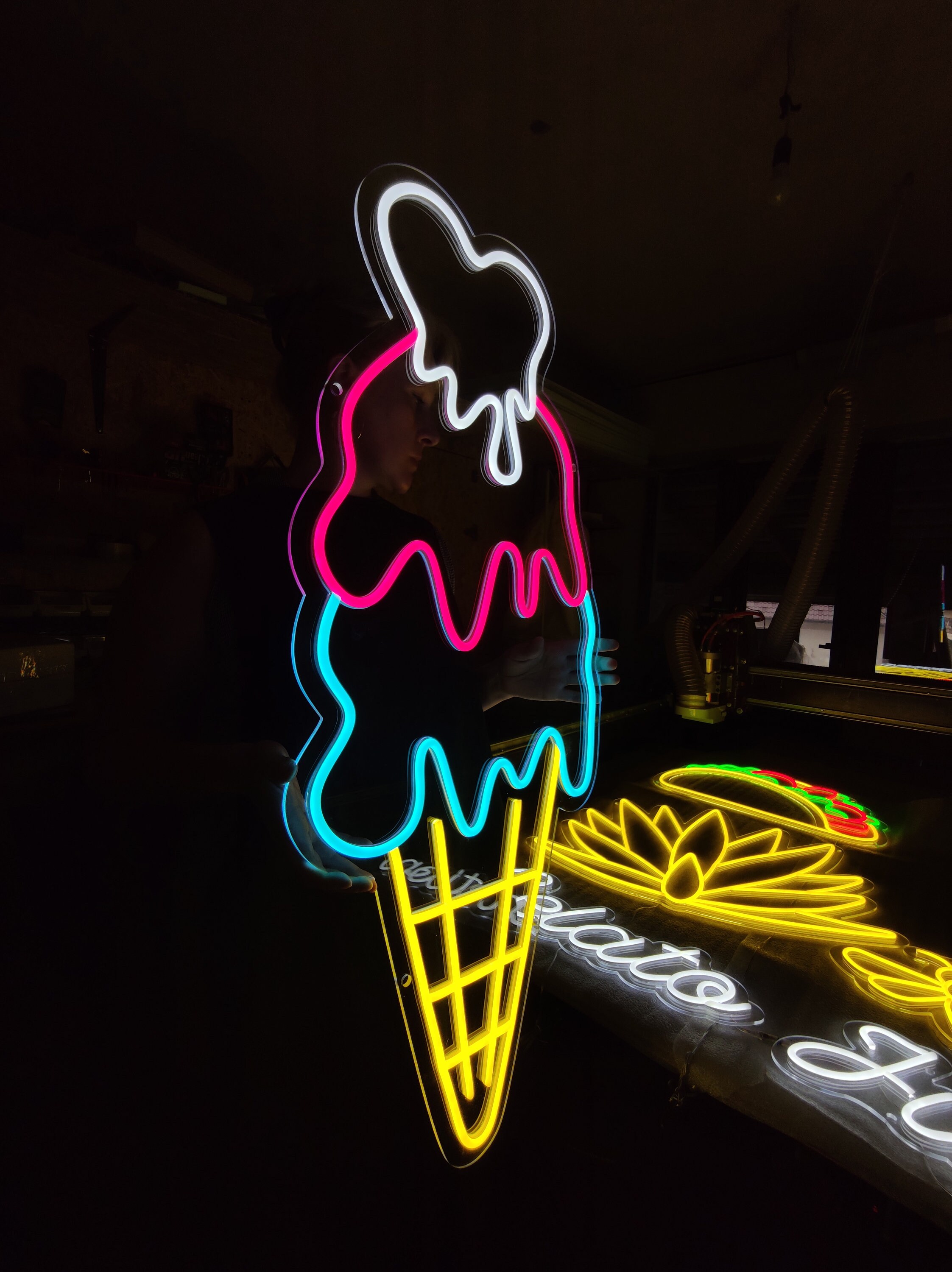 Insegna luminosa a LED - Gelato - Bianco/rosa/giallo - 450x203 mm