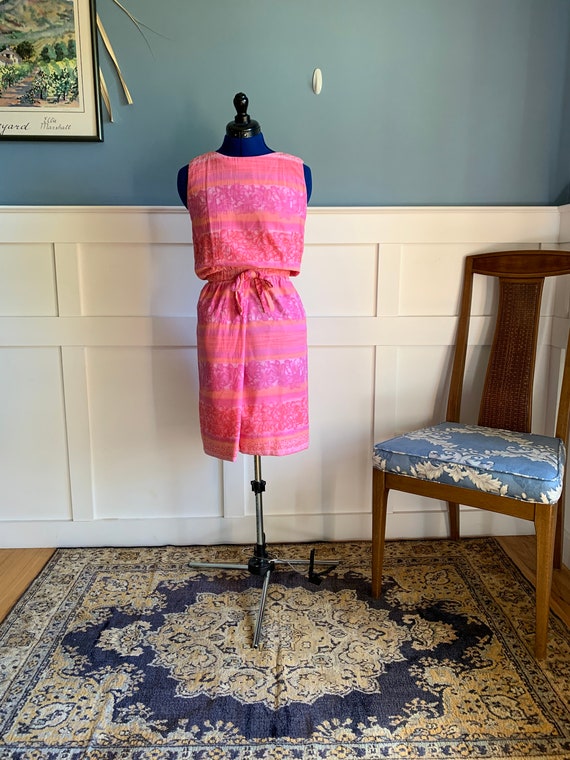 Vintage 1950s 1960s bright pink floral wiggle dres