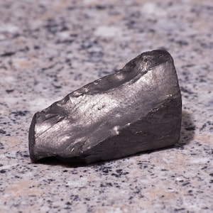 Shungite Petrovsky for water purification, 1 stone 20-30 grams, genuine shungite from Karelia Healing and Protection,