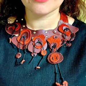 Rood leren statement ketting
