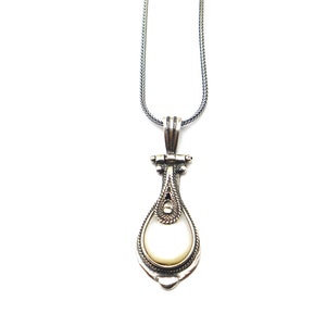 Colgante griego / Piedra preciosa de nácar / Estilo bizantino