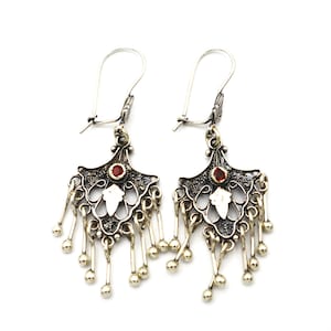 Pendientes de filigrana griega con piedra preciosa granate y plata de ley 925