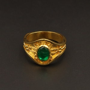 Byzantine gold ring with green glass emerald