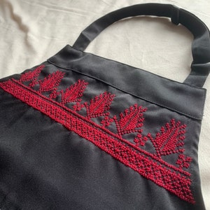 Tradional tatreez apron