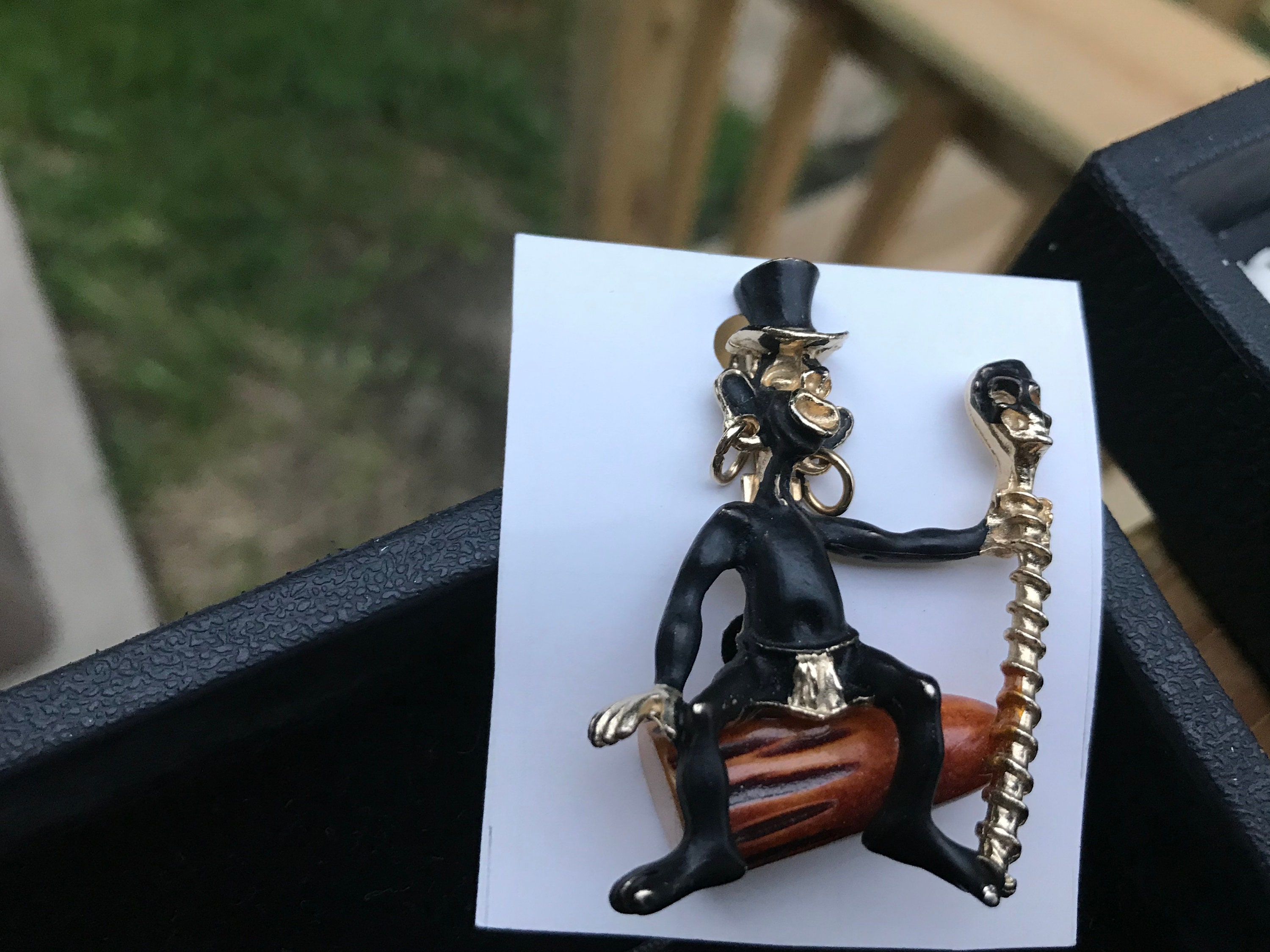 Sweetmammasjewels vintage Bakelite medicine man brooch Etsy.de