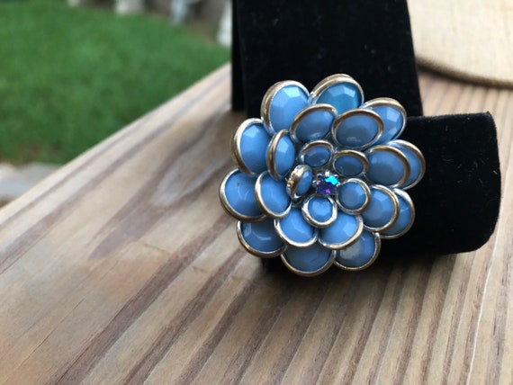 Blue glass flower brooch vintage costume jewelry - image 2