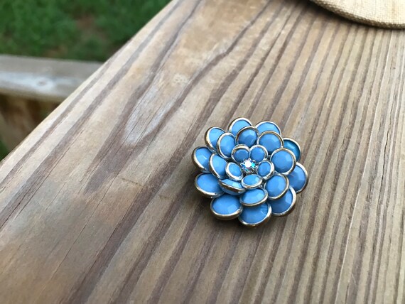 Blue glass flower brooch vintage costume jewelry - image 4