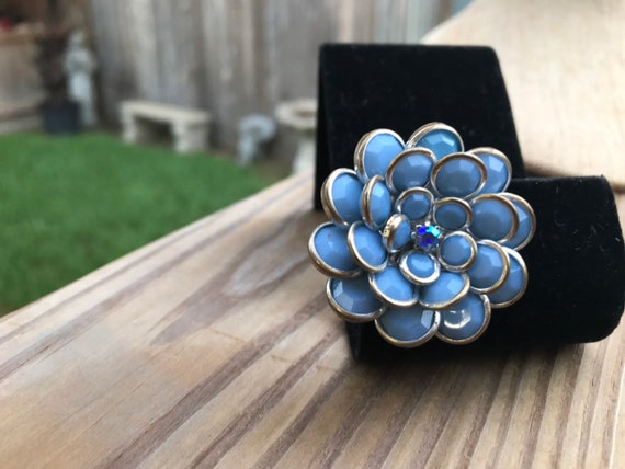 Blue glass flower brooch vintage costume jewelry - image 1