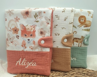 Protège Carnet de Santé Personnalisé avec Prénom Brodé/Cadeau de naissance fait main/Nombreux coloris au choix