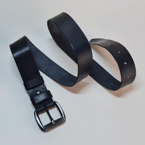 Ceinture en cuir noire classique 100 % PLEINE fleur fabriquée à la main, ceinture en cuir personnalisée, cadeau pour lui, cadeau pour petit ami, cadeau pour papa