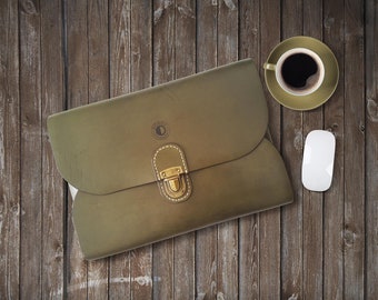 Handgefertigte Vollrindleder Macbook Tasche, personalisiert