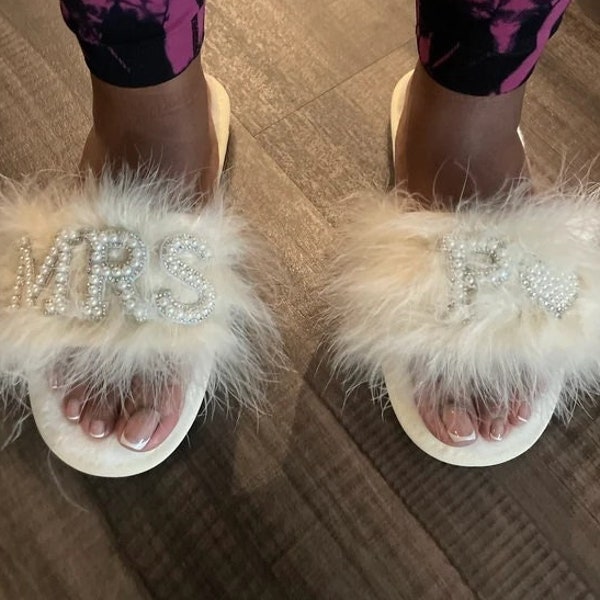 Mrs Slippers, Feather Bride Slippers, Bridesmaid Slippers, Bridal Shower Gift, Feather Slippers, Bridesmaids Gifts