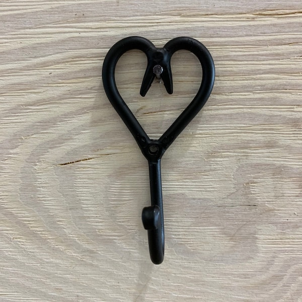 Black Heart Metal Wall Hook, Towel Hook, Bedroom Wall Hanger, Coatroom Organizer, Space Saver, Storage System, Wall Hanging, DIY, Crafts