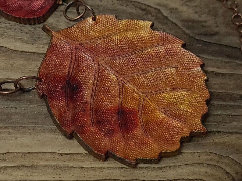 N081 Unique ladies necklace made of genuine leather Leather leaves