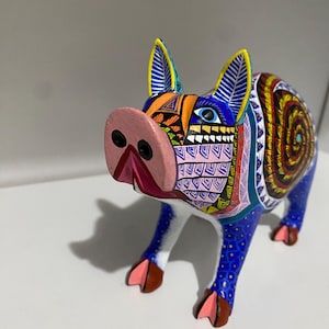 Hand Carved Alebrije Pig: Oaxacan Folk Art Decor