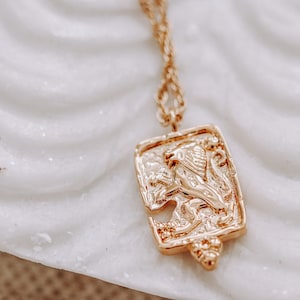 ゴールドライオンネックレス、ゴールドライオンヘッドペンダント、長方形ネックレスゴールド、18K デリケートゴールドネックレス、ヴィンテージゴールドネックレス、星座ジュエリー
