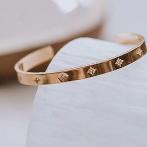 Bracelet manchette étoile du nord en or, bracelet jonc Starburst de 6 mm, bracelets joncs diamant CZ, bracelet zircone, bracelet céleste, manchette délicate simple