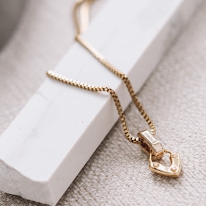 Collier en V doré, collier chaîne box avec pendentif, collier Minimal, collier vintage, collier pendentif, collier superposé, ne ternit pas, 18 carats