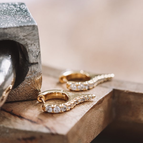 Dainty spike cz gold hoop earrings, Pave huggies, Spike Huggie Hoop, Geometric Earrings, Gold huggies earrings, Hypoallergenic Earrings