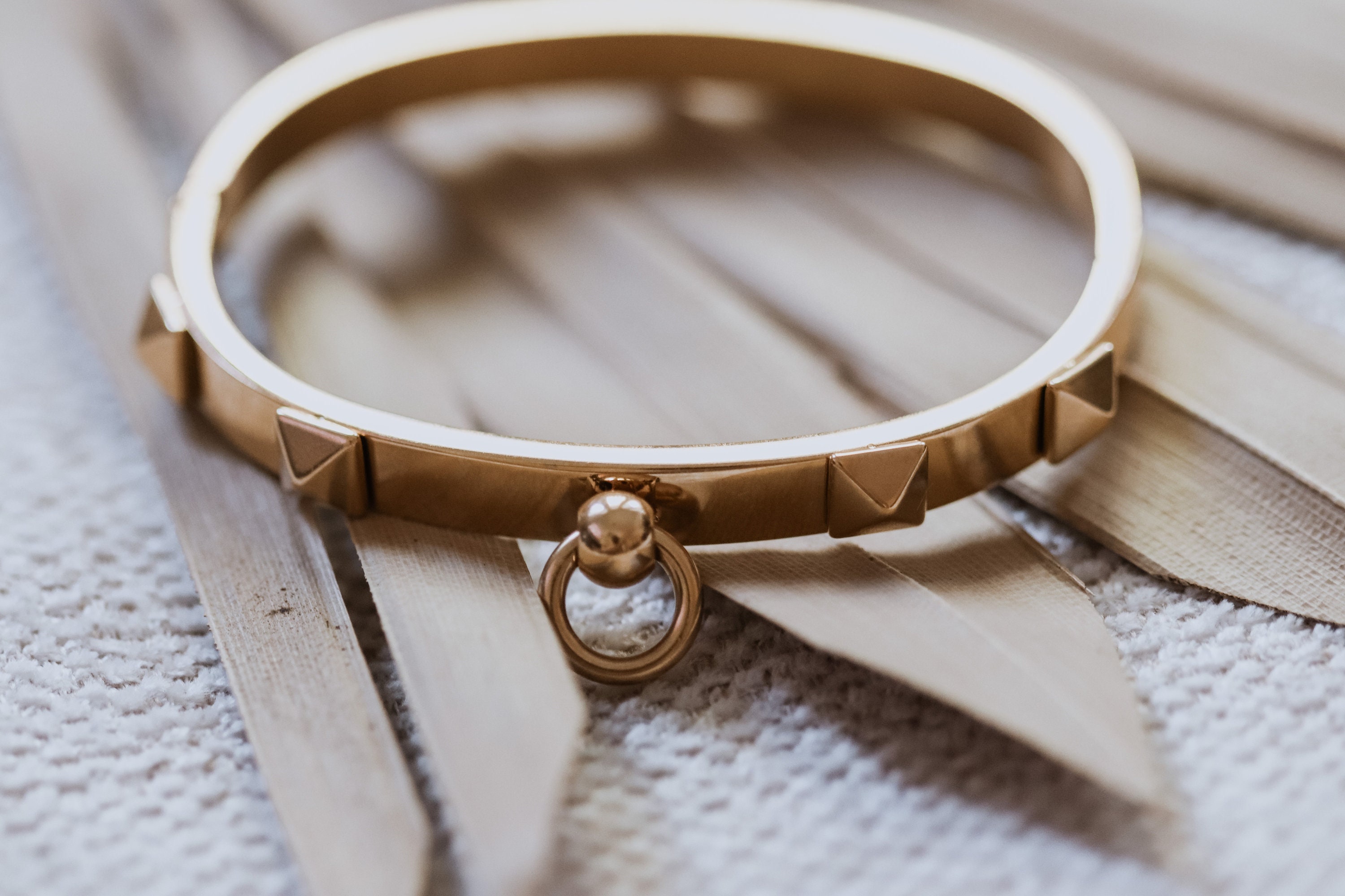 Gold stud bangle online