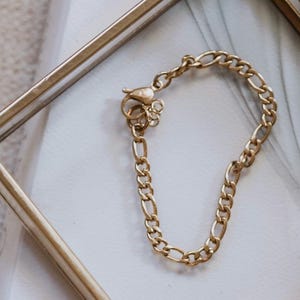 Figaro bracelet gold , Gold chain bracelet, Layering bracelet, Gold bracelet for women, 4mm Figaro chain, Minimal delicate gold bracelet