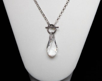 Facettierter klarer Helix-Swarovski-Kristall-Frontknebel auf platinfarbenem Rollo 19 Zoll
