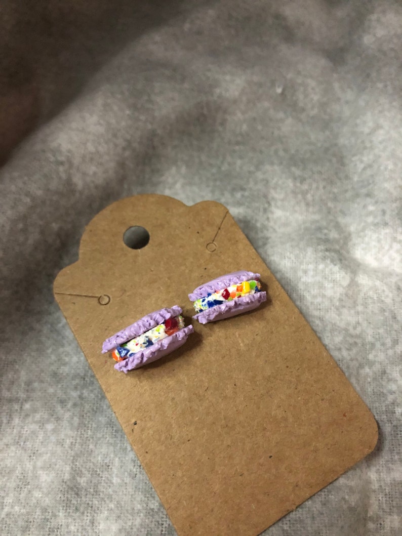 Macarons earrings with confetti cream!