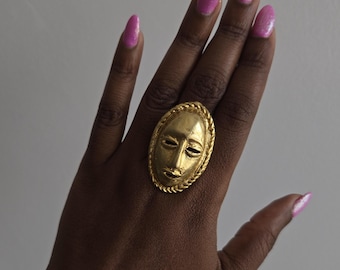 Adjustable ring in gilded bronze with mask - AKOUBA