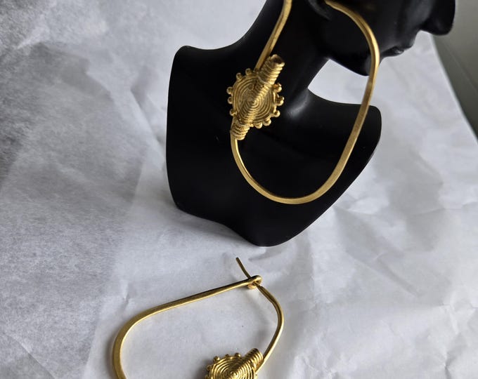 Gilded bronze earrings with Baoulé-NHYIRA weights