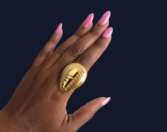 Adjustable ring in fine gold-plated bronze with cowries - CAURI