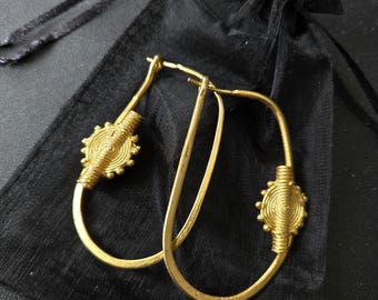 Gilded bronze earrings with Baoulé-NHYIRA weights