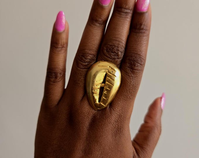 Adjustable bronze ring, Ring, Ring with cowries, African jewelry - CAURI