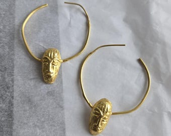 Gold-plated bronze hoop earrings with mask - ABENA