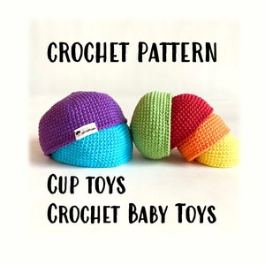 Può includere: Modello all'uncinetto per giocattoli a forma di tazza. Il modello include istruzioni per realizzare un set di tazze all'uncinetto colorate in viola, verde, rosso, arancione e giallo.