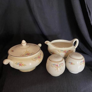 Homer Laughlin Eggshell Nautilus Rochelle Sugar & Creamer