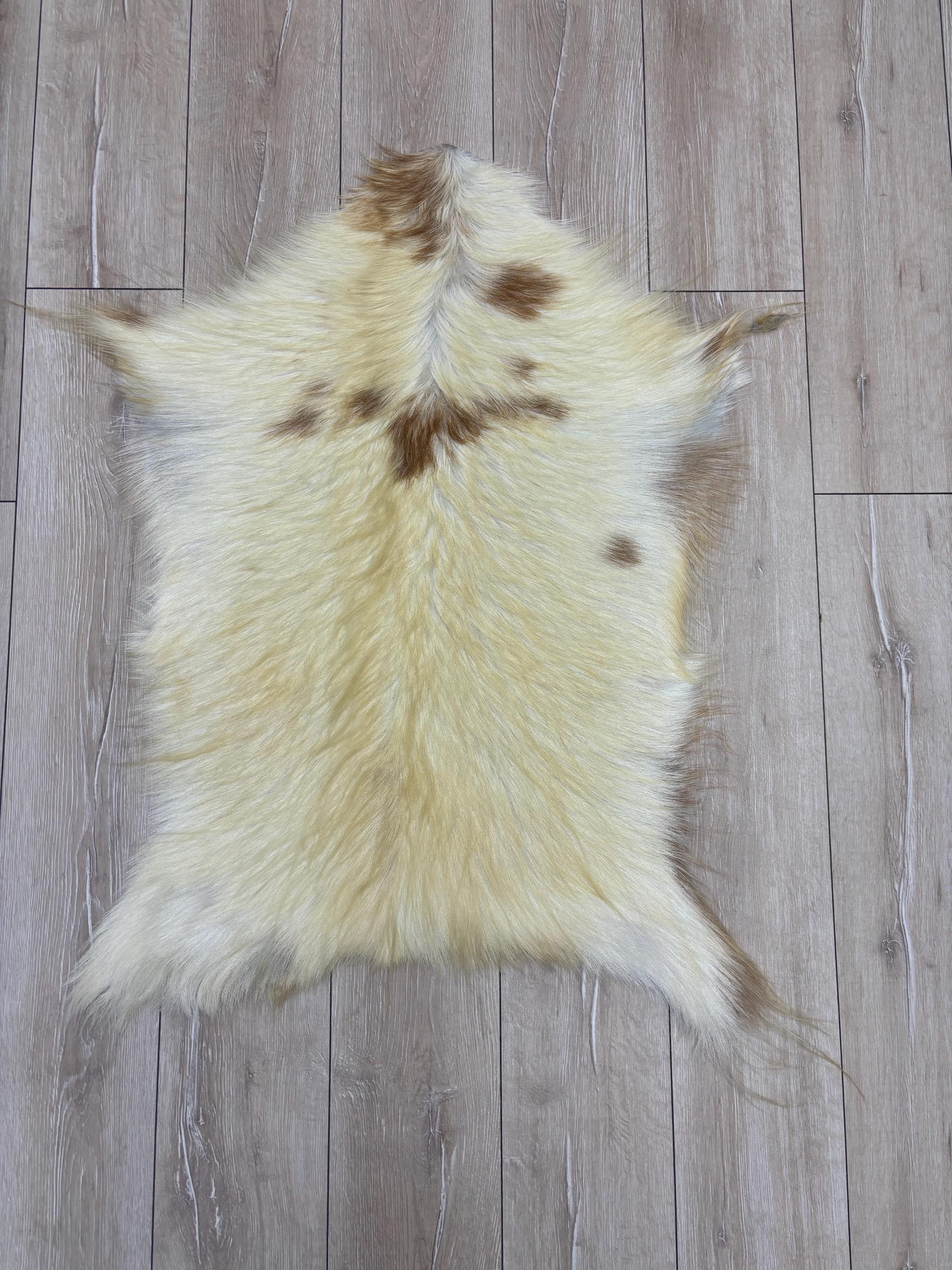 Tapis En Peau De Chèvre Marron – Authentique & Luxueux – Cuir à Poils – Tapis Rustic Moderne – Celestial Leather