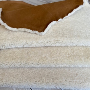 Genuine Australian sheepskin, upholstery sheepskin, fur floor rug, cream color, short fur shearling , chair cover, 100x70 cm,3,3 x 2,3 ft