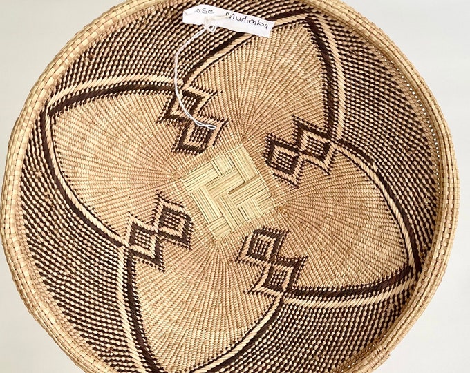 Signed Hwange Basket Bowl Round Circle Hand Woven Zimbabwe Africa Basket Boho Minimalist Coffee Table Table Decor