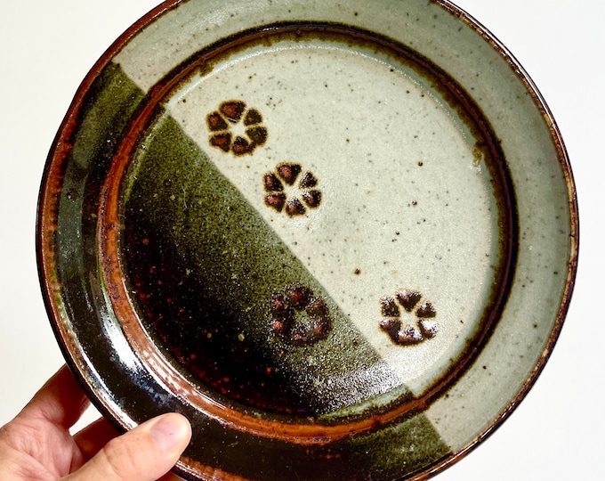 Signed 70's Pottery Plate Studio Pottery Decorative Plate Tray Vintage Speckled Beige Brown Glazed Flower Floral 8.5" Diameter