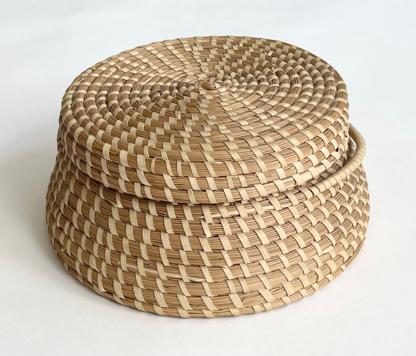 Charleston Sweetgrass Basket Finely Woven Lidded Basket Box with Lid Round Circle Vintage